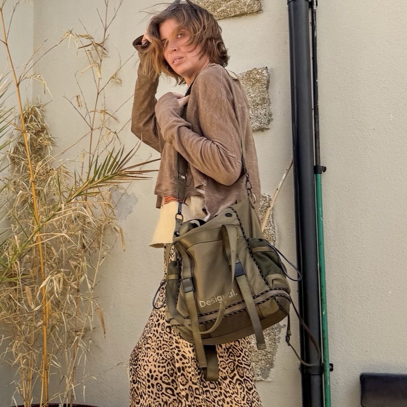     Desigual Voyager XL carried using its tote and crossbody straps.